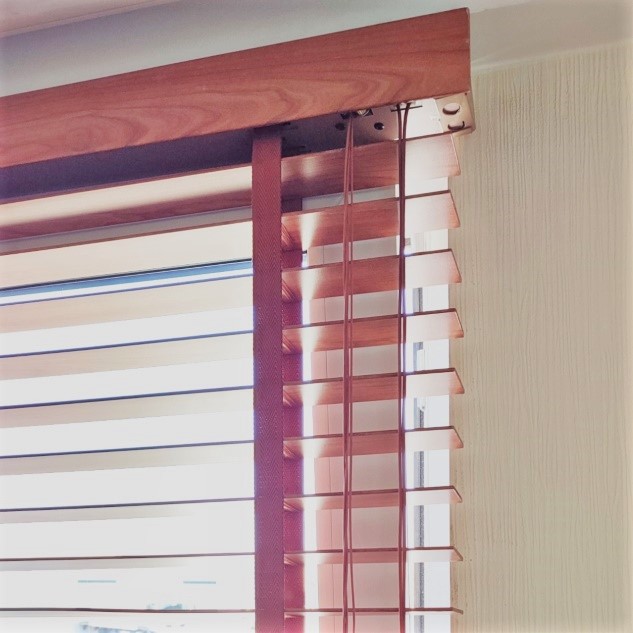 Wooden venetian blind STANDARD CORD CONTROL good price discount