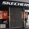 Pakeliamos aliuminės Lauresta grotos Sketchers parduotuvėje