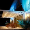 Šviesaus rėmo bioklimatinė tradicinė pergola su apšvietimu