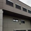 Fasadinės žaliuzės ant antro aukšto pastato langų