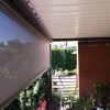 Bioklimatinė pergola su roletais lauke