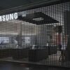 Pakeliamos aliuminės grotos Samsung parduotuvėje