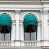 Turkio spalvos kupolinės markizės virš langų