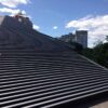 Stacionarios fasado žaliuzės verandoje su stikliniu stogu