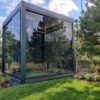 Aukšta biolklimatinė įstiklinta pergola iš kampo