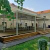 Šviesi bioklimatinė pergolė kavinės terasoje
