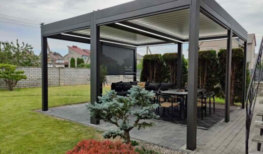 Įrengta bioklimatinė pavėsinė pergola